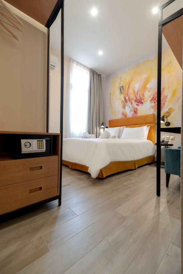 Hotel Market Portrait